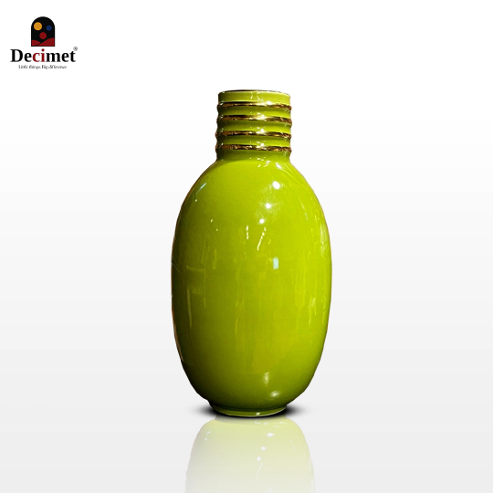 Banana Green Vase Size M