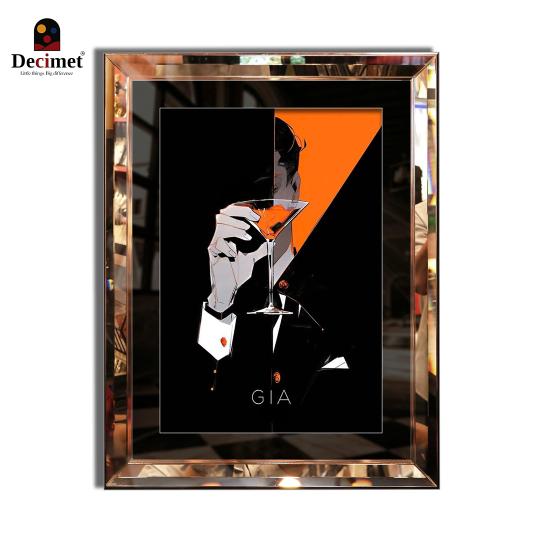 Tranh Khung Gương Vát Lá Hẹ Trà Gentleman Holding